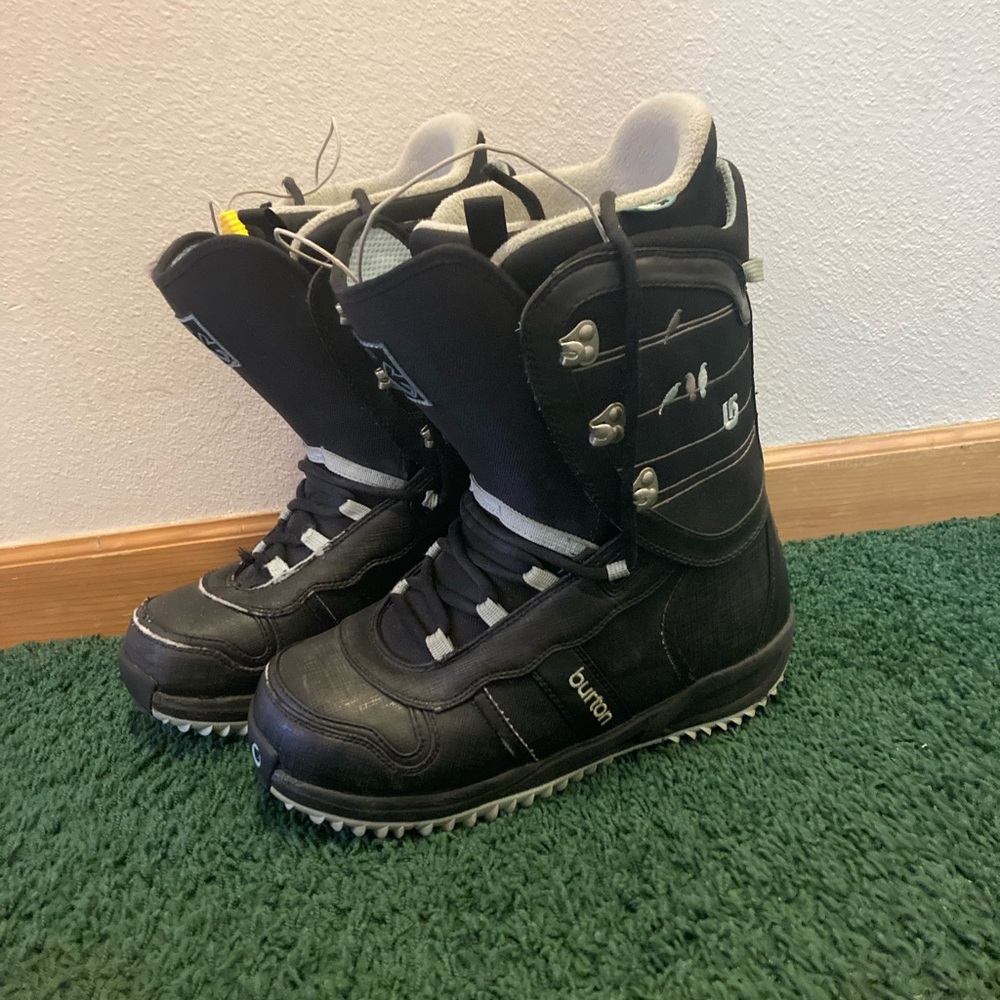 Burton Lodi Womens size 10 black birds